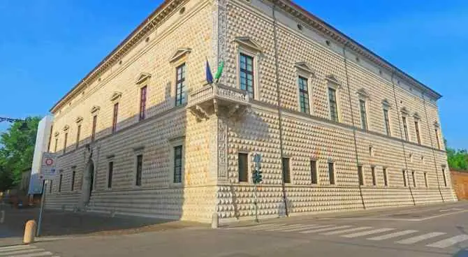 Palazzo dei Diamanti